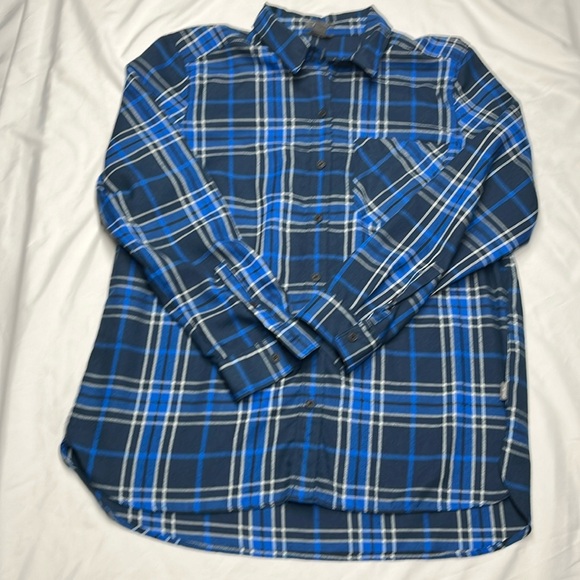 Eddie Bauer Tops - Women’s Eddie Bauer Classic Fit Button Down Shirt